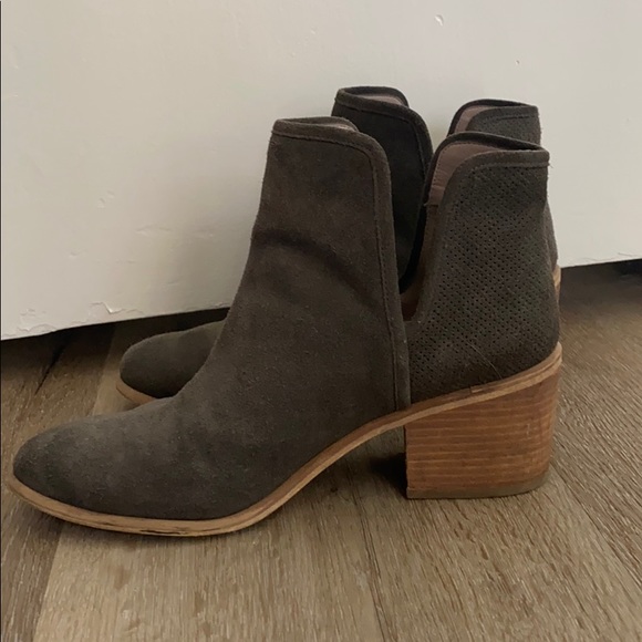 Boots - Picture 4 of 4